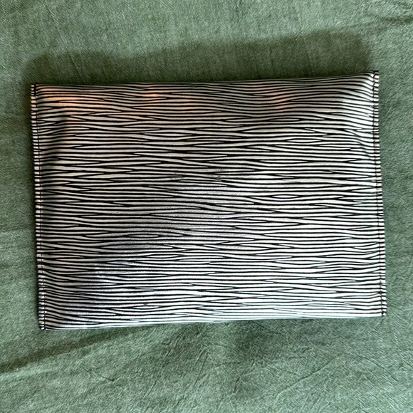 Louis Vuitton Epi Leather Metallic Clutch - Picture 2 of 5